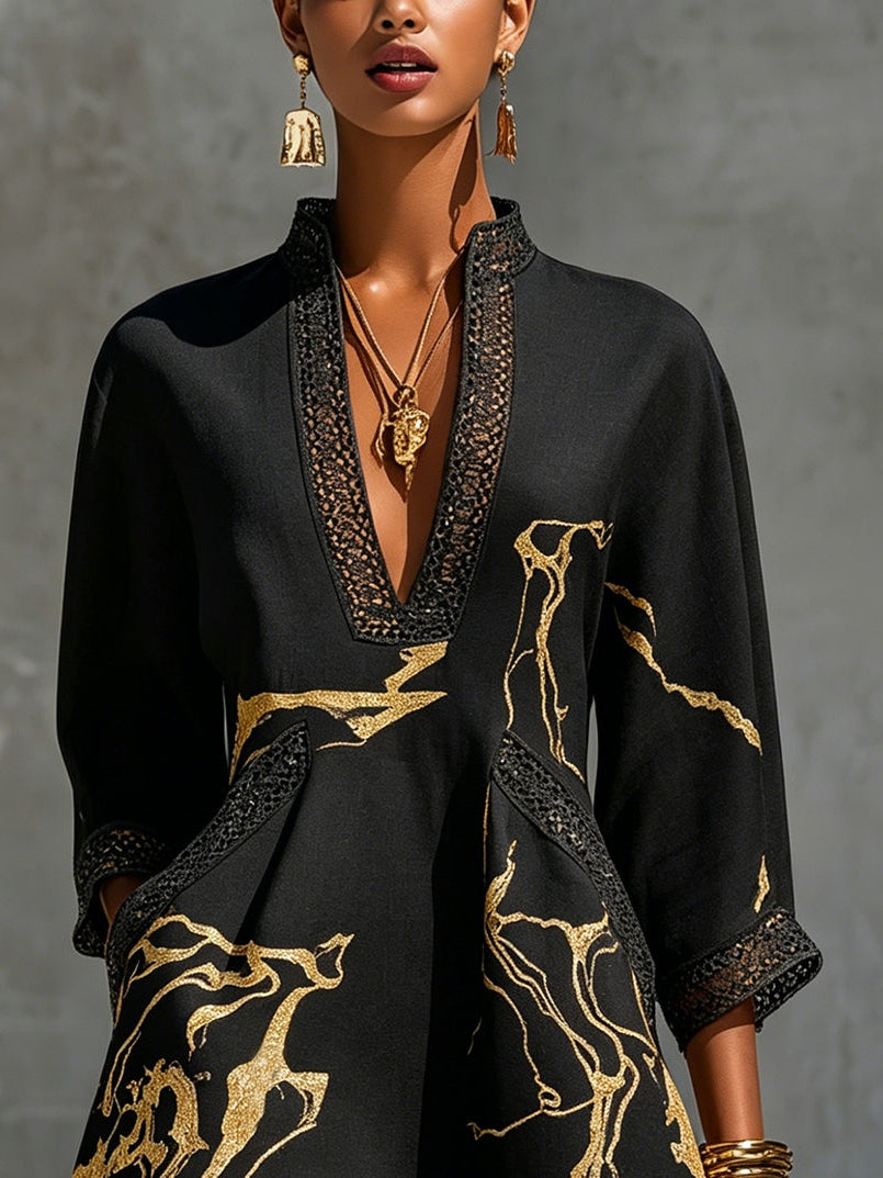 DIANA | Vestido Corto Estampado en Negro y Oro con Escote en V y Encaje de Crochet