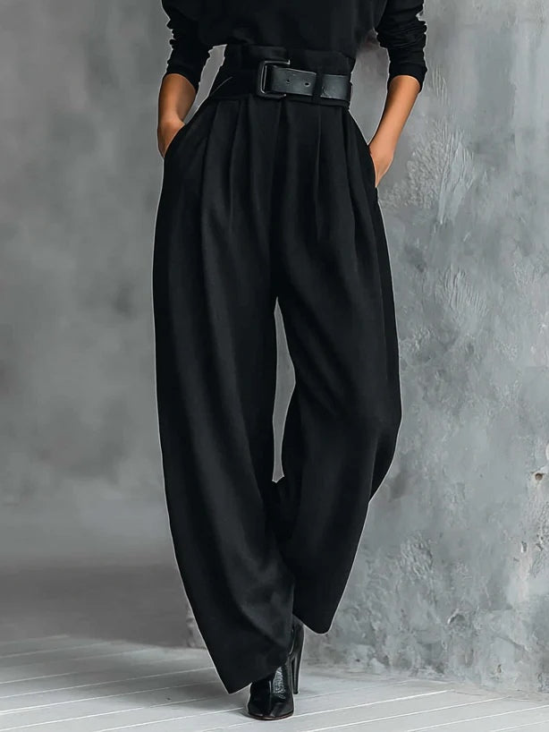 GENEVIÈVE | Conjunto Negro de Cuello Alto y Pantalón