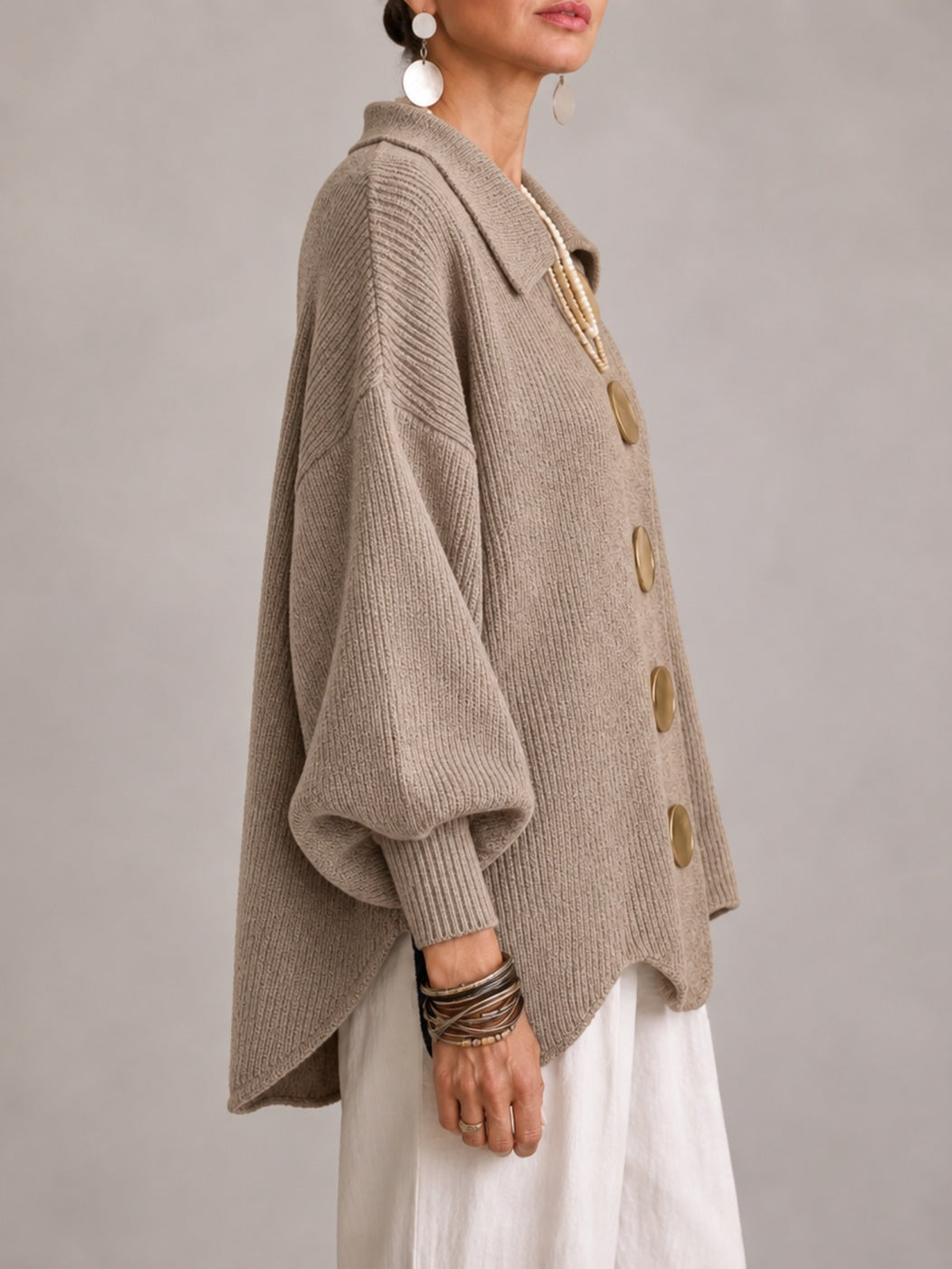 IOLANDA | Cárdigan Oversize Beige Arena con Bajo Festoneado