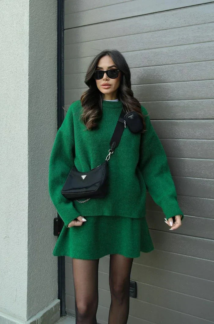 OLALLA conjunto de punto con jersey oversize y minifalda en verde