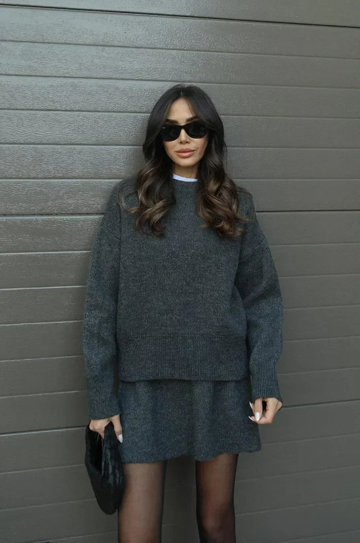 OLALLA conjunto de punto con jersey oversize y minifalda en gris
