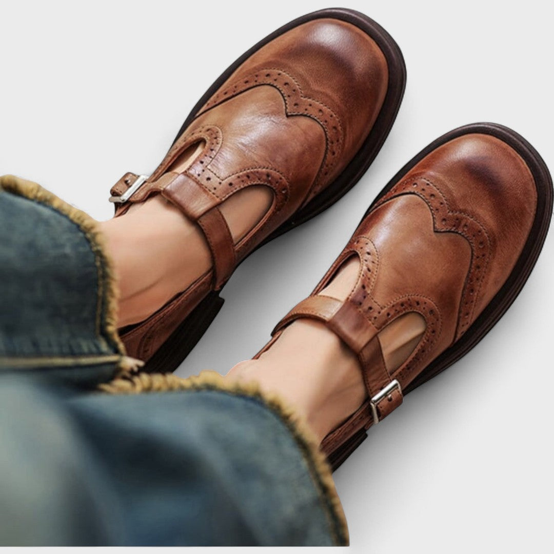 ÁGATA Mary Jane brogue con hebilla en marrón